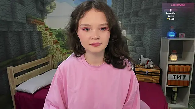 Snapshot of EmilyChaves chatting on September 28, 2025, 3:41 pm EmilyChaves online show from September 28, 2025, 3:41 pm