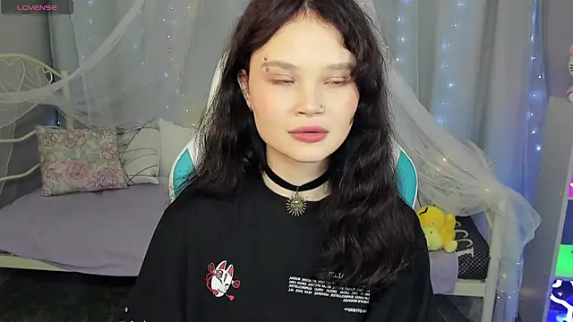 EmilyChaves online show from April 8, 2026, 6:59 am