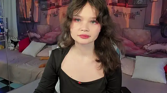 EmilyChaves online show from November 13, 2025, 4:44 pm