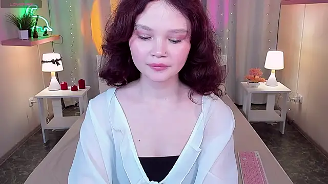 Snapshot of EmilyChaves chatting on June 3, 2026, 8:15 am EmilyChaves online show from June 3, 2026, 8:15 am