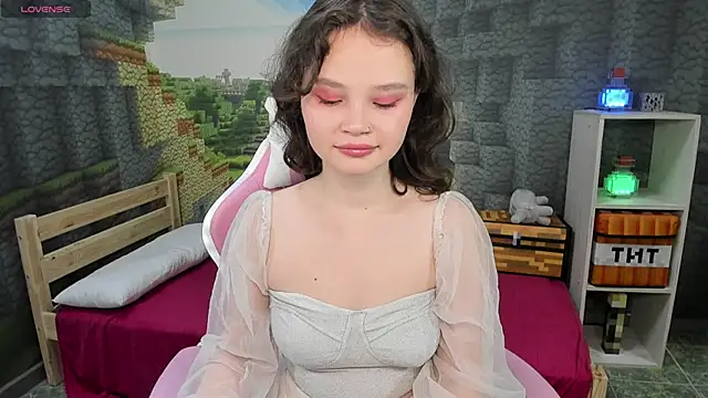 Snapshot of EmilyChaves chatting on September 18, 2025, 6:33 pm EmilyChaves online show from September 18, 2025, 6:33 pm