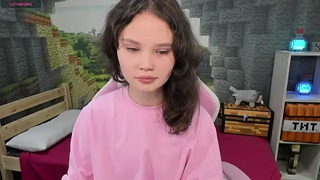 Snapshot of EmilyChaves chatting on October 13, 2025, 6:20 pm EmilyChaves online show from October 13, 2025, 6:20 pm