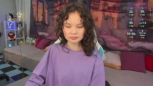 Snapshot of EmilyChaves chatting on October 1, 2025, 6:12 pm EmilyChaves online show from October 1, 2025, 6:12 pm