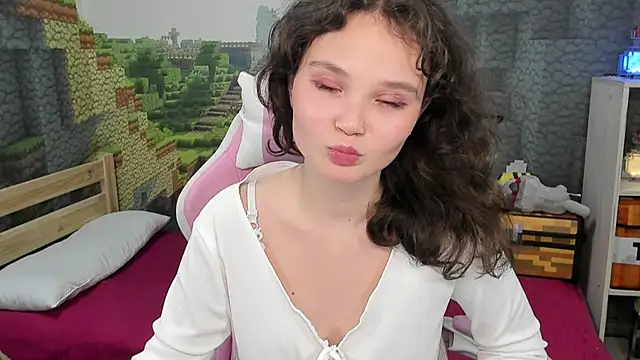 Snapshot of EmilyChaves chatting on September 10, 2025, 5:50 am EmilyChaves online show from September 10, 2025, 5:50 am