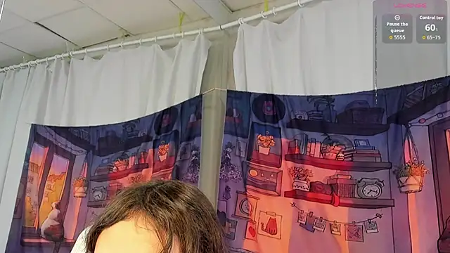 EmilyChaves online show from November 10, 2025, 6:35 pm