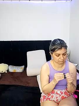 queemking online show from February 5, 2026, 8:26 pm