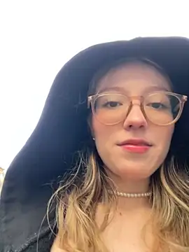 ReenKitty online show from October 25, 2025, 9:59 pm