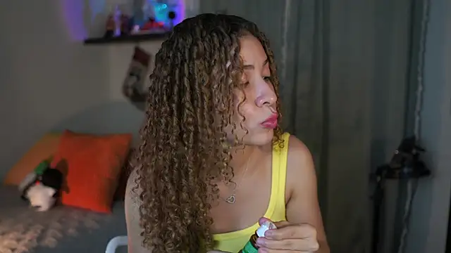 Snapshot of isabella-garcia- chatting on November 17, 2025, 9:52 pm isabella-garcia- online show from November 17, 2025, 9:52 pm