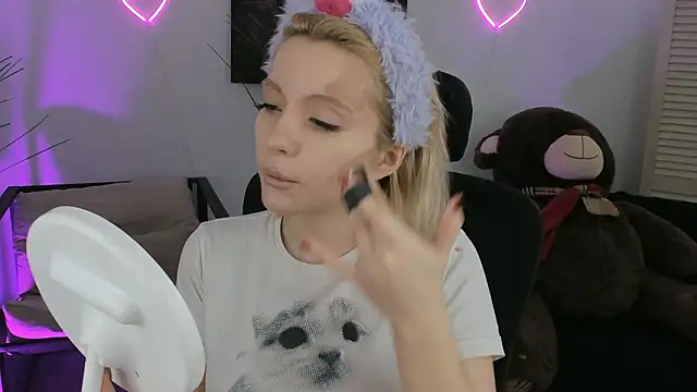 AuroraWrenfield online show from March 6, 2026, 4:29 am