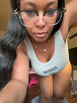 Snapshot of yummy0322 chatting on October 28, 2025, 12:37 pm yummy0322 online show from October 28, 2025, 12:37 pm