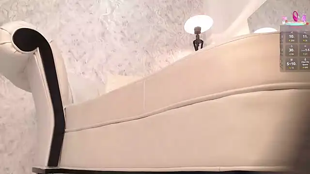 aura sanders1 online show from December 18, 2025, 11:47 am