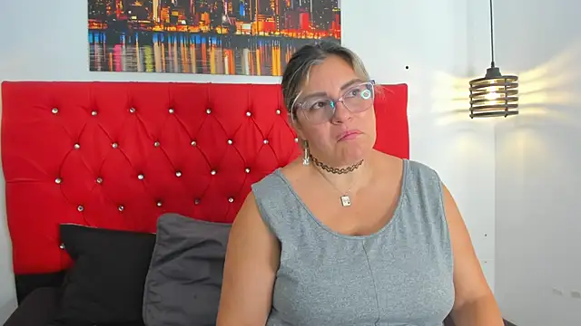 carolinacrus01 online show from February 15, 2026, 4:50 pm