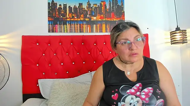 carolinacrus01 online show from March 3, 2026, 4:36 pm