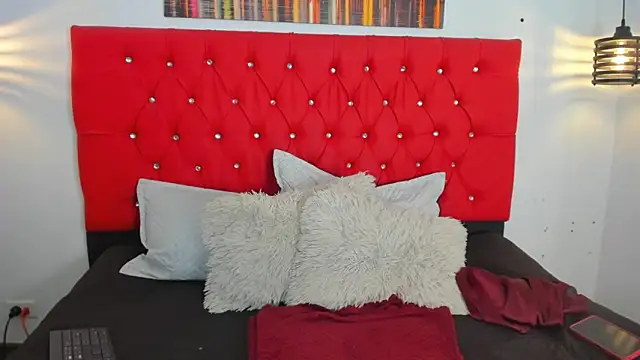 carolinacrus01 online show from February 24, 2026, 4:41 pm