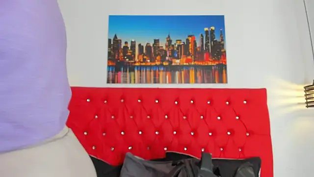 carolinacrus01 online show from November 17, 2025, 4:44 pm