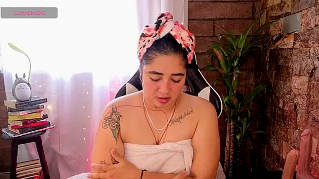 Snapshot of _kat_1995 chatting on September 13, 2025, 7:03 pm kat 1995 online show from September 13, 2025, 7:03 pm