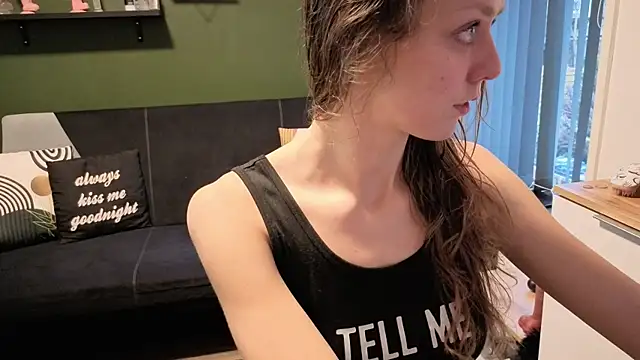 Eveline Beauty Kitty online show from December 1, 2025, 3:02 pm