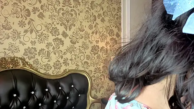 LiLLiAnderson online show from April 19, 2026, 6:10 pm