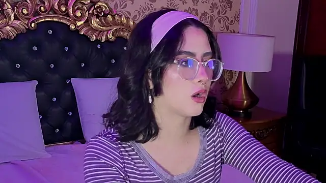 Snapshot of LiLLiAnderson chatting on November 21, 2025, 11:53 am LiLLiAnderson online show from November 21, 2025, 11:53 am