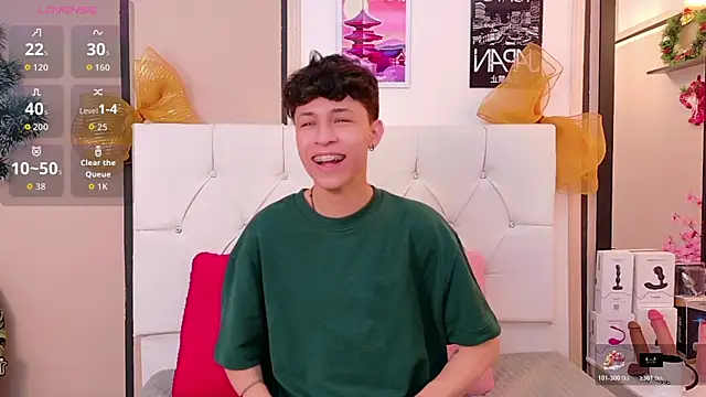 Axel  Evans online show from December 18, 2025, 1:26 pm