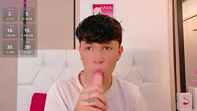 Axel  Evans online show from April 15, 2026, 12:32 pm