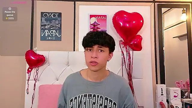 Axel  Evans online show from February 13, 2026, 1:11 pm