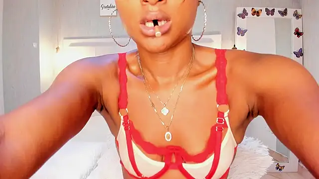 EsmeraldaNyx online show from November 18, 2025, 8:34 pm