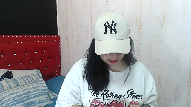 Snapshot of MiaKimky chatting on November 19, 2025, 4:29 pm MiaKimky online show from November 19, 2025, 4:29 pm