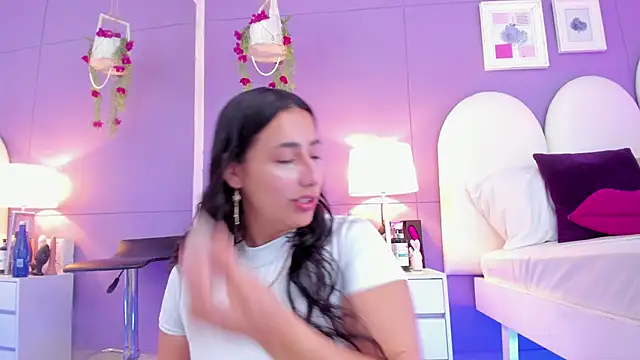 Snapshot of my_aleja_ chatting on September 17, 2025, 1:35 pm my aleja online show from September 17, 2025, 1:35 pm