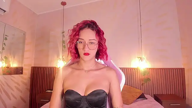 daphne courtis online show from June 3, 2026, 3:07 am