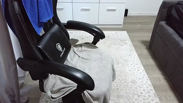 Milo9210 online show from April 28, 2026, 5:23 am