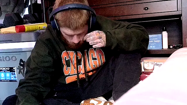 Snapshot of Magnetic127 chatting on November 7, 2025, 5:28 pm Magnetic127 online show from November 7, 2025, 5:28 pm