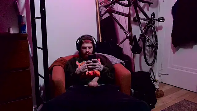 Snapshot of Magnetic127 chatting on October 28, 2025, 5:08 am Magnetic127 online show from October 28, 2025, 5:08 am