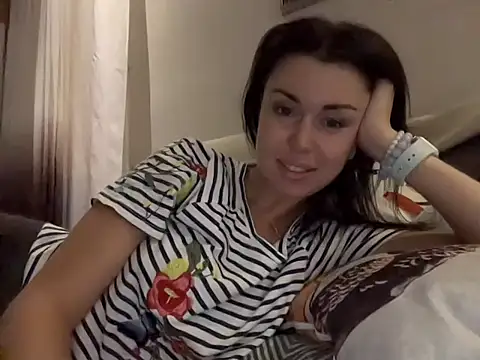 Snapshot of Gilin1 chatting on October 13, 2025, 6:53 pm Gilin1 online show from October 13, 2025, 6:53 pm