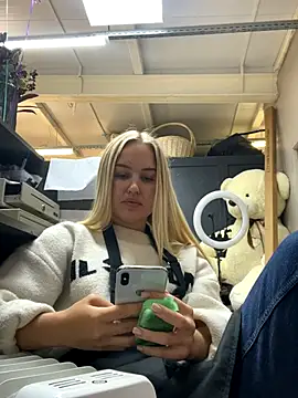 Snapshot of CandyVice chatting on October 16, 2025, 4:48 pm CandyVice online show from October 16, 2025, 4:48 pm