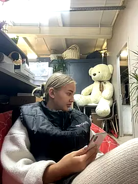 Snapshot of CandyVice chatting on September 25, 2025, 5:41 pm CandyVice online show from September 25, 2025, 5:41 pm