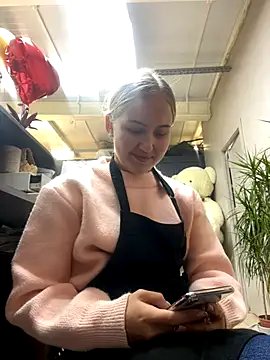 Snapshot of CandyVice chatting on October 6, 2025, 5:13 pm CandyVice online show from October 6, 2025, 5:13 pm