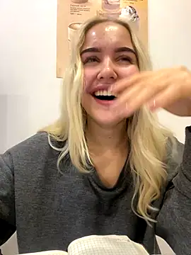 CandyVice online show from December 3, 2025, 5:01 pm