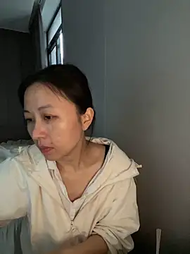 haiyan125216 online show from November 26, 2025, 9:09 am