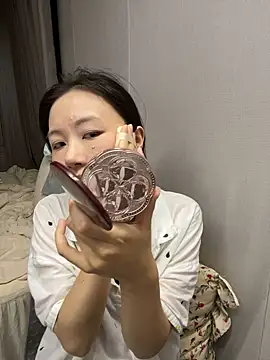 haiyan125216 online show from October 3, 2025, 11:56 am