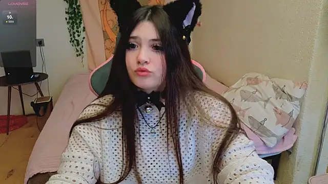 Snapshot of mirana_blade chatting on November 8, 2025, 8:18 am mirana blade online show from November 8, 2025, 8:18 am