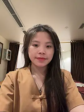 Snapshot of Bella_7777 chatting on May 14, 2026, 5:15 am Bella 7777 online show from May 14, 2026, 5:15 am