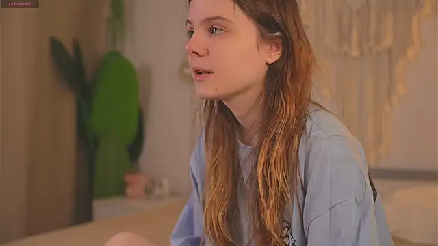 Lu  Lane online show from October 9, 2025, 7:53 am