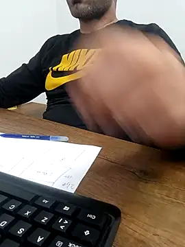 Snapshot of Yaman_33 chatting on November 27, 2025, 12:05 pm Yaman 33 online show from November 27, 2025, 12:05 pm