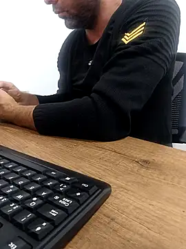 Snapshot of Yaman_33 chatting on November 3, 2025, 1:04 pm Yaman 33 online show from November 3, 2025, 1:04 pm