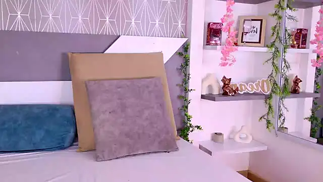 Snapshot of Celine_Lee chatting on October 13, 2025, 5:36 pm Celine Lee online show from October 13, 2025, 5:36 pm