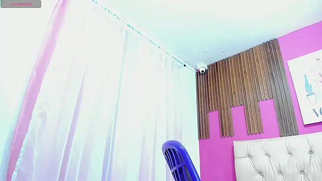 Lucia Spear online show from October 25, 2025, 12:50 pm