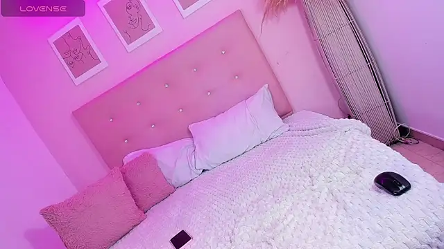 Snapshot of ANNIE_DOLCE_ chatting on October 24, 2025, 9:03 pm ANNIE DOLCE online show from October 24, 2025, 9:03 pm