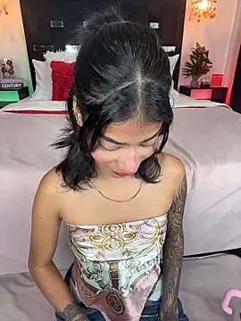 TweetiePieXXX online show from December 17, 2025, 10:37 pm