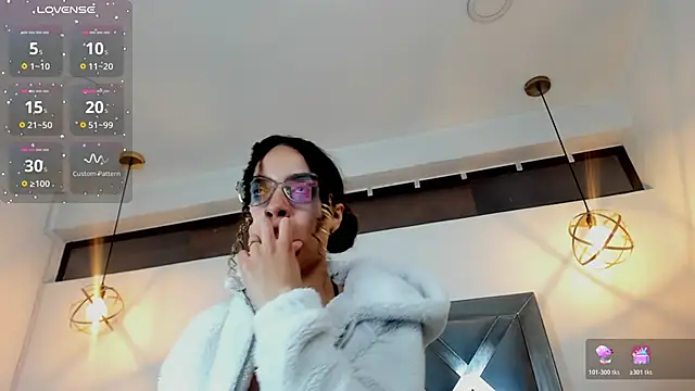 Snapshot of Hanna_Cornee_ chatting on November 26, 2025, 1:11 pm Hanna Cornee online show from November 26, 2025, 1:11 pm